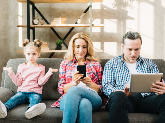 Aile İçinde İletişim Kopukluğu: Sessiz Çatışmaların Altta Yatan Nedenleri ve Çözümü